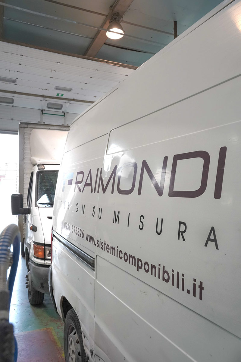Raimondi Contract - azienda siciliana specializzata nella progettazione di mobili su misura per ottiche e gioiellerie