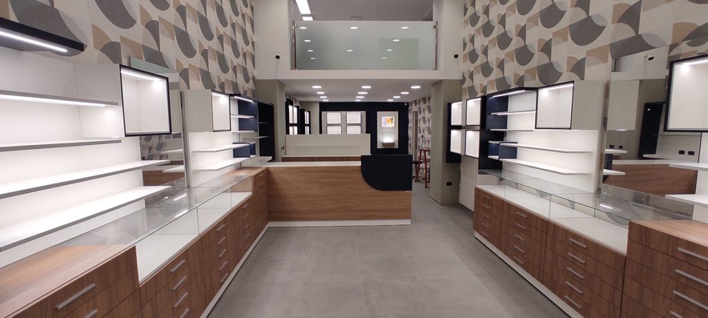 Arredo negozio per ottica su misura