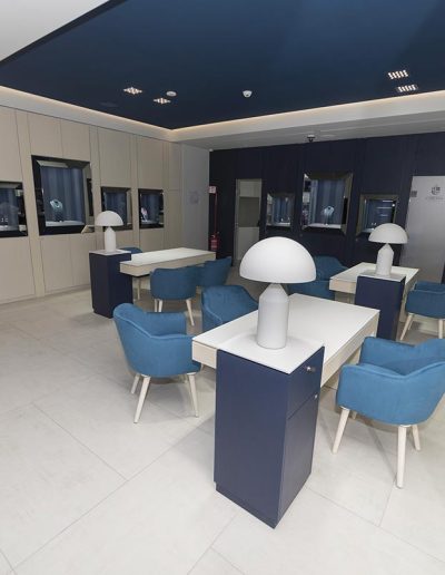 Sala espositiva "I gioielli della Corona" con mobili componibili