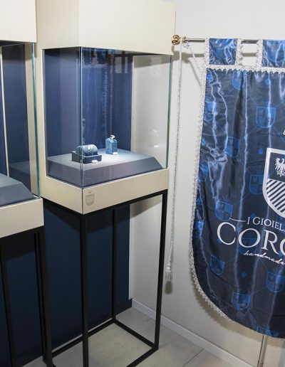 Espositore del negozio "I gioielli della Corona"